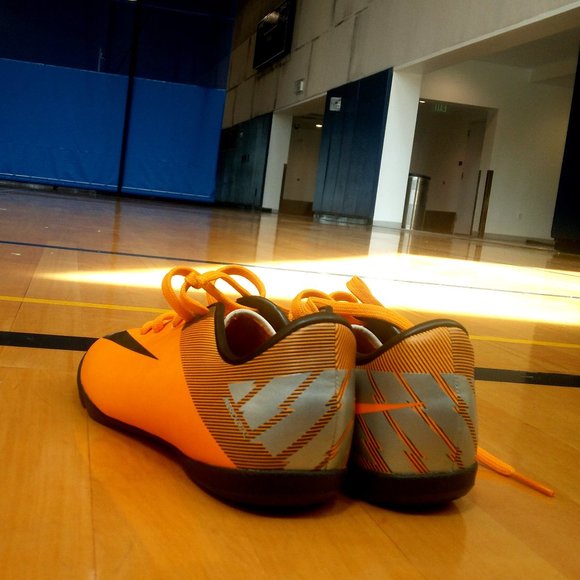 Nike Jr. Mercurial Victory II IC youth size 13.5c - Picture 3 of 6